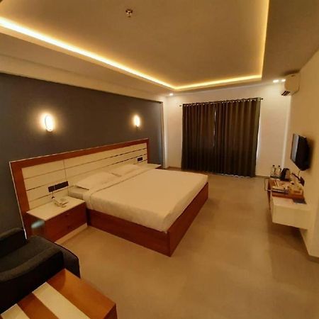 Ashirvad Lawns Hotel & Convention Centre Calicut Eksteriør billede